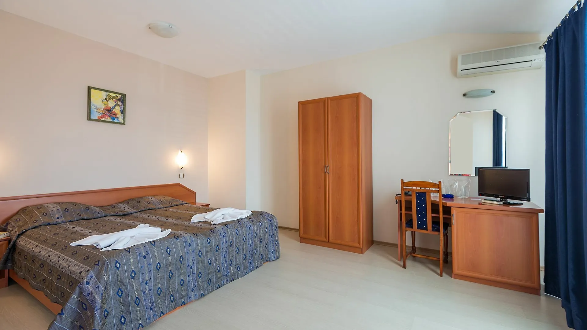 Amon Ra Family Hotel contacts